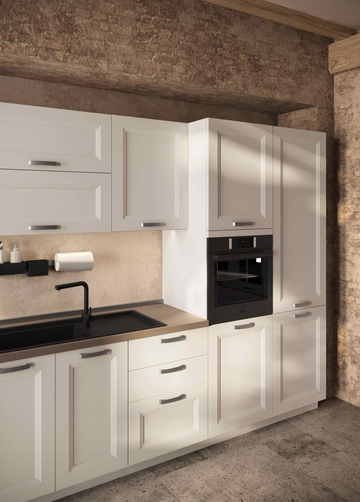 Colonne con forno da incasso e zona lavello della cucina Classic & Contemporary Caravaggio bianca a telaio di Ciao Cucine