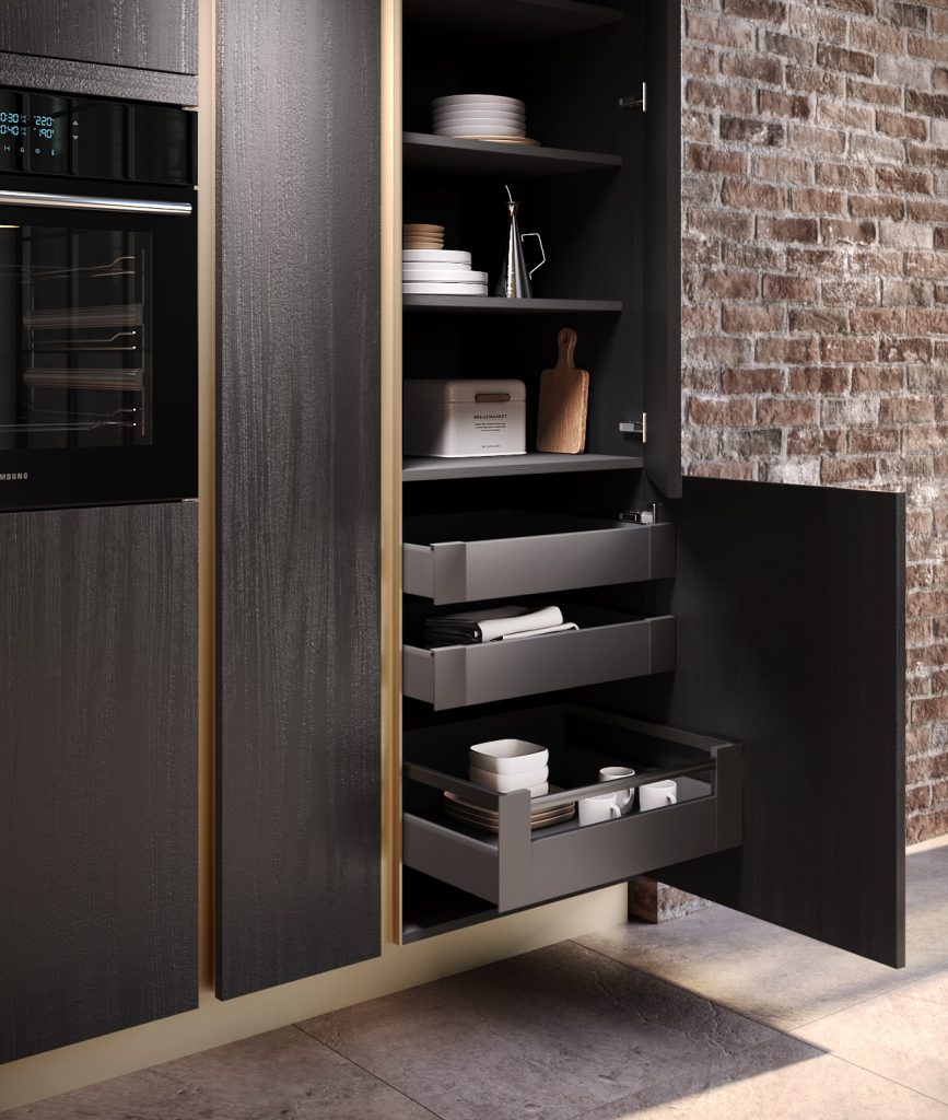 Colonna dispensa con ripiani e cassetti interni estraibili della cucina Modern & Design Ginevra di Ciao Cucine, finitura rovere scuro industrial