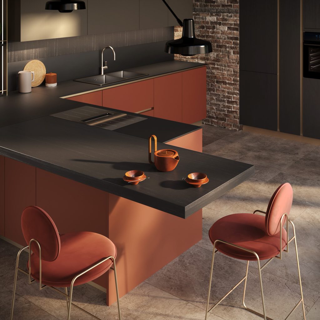 Angolo penisola con sgabelli terracotta e piano cottura della cucina Modern & Design Ginevra di Ciao Cucine, ambiente rovere scuro e mattoni industrial