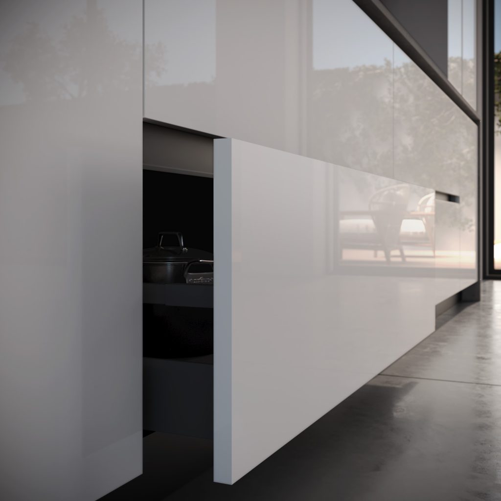 Dettaglio delle ante bianco lucido con vano a scomparsa e vetrata, cucina Modern & Design Marilyn di Ciao Cucine