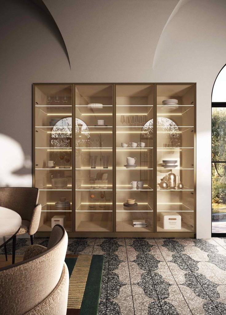 Vetrina a tutta altezza con vetri bronzo, ripiani illuminati e stoviglie, cucina Modern & Design Marilyn di Ciao Cucine