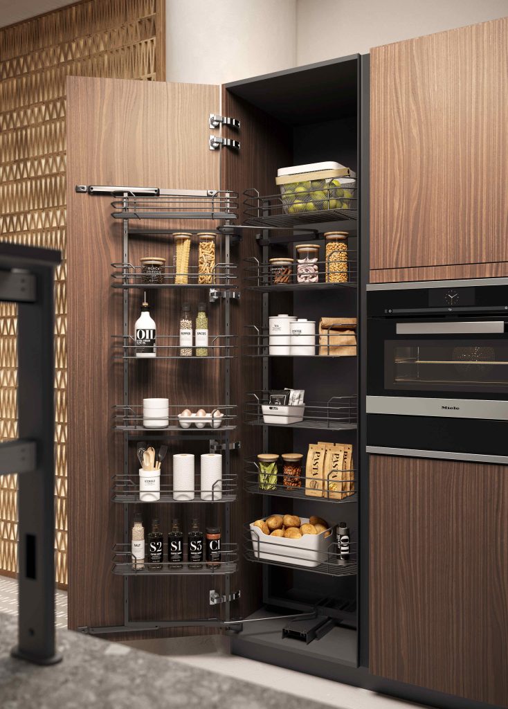Cucina moderna economica Melania di Ciao Cucine, colonna dispensa estraibile in legno noce con cestelli pieni di alimenti