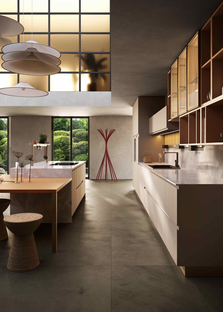 Cucina moderna economica Sibilla di Ciao Cucine, veduta verticale con isola noce, parete attrezzata beige e pensili vetrina illuminati